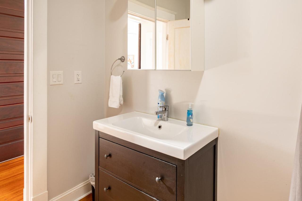 Contemporary 3-Bedroom Home With Balcony In Rva Richmond Bagian luar foto