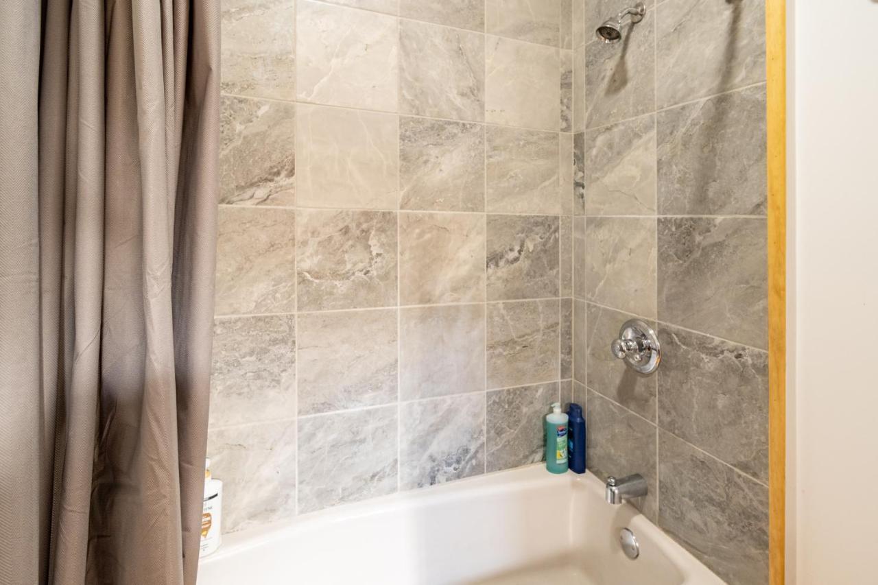 Contemporary 3-Bedroom Home With Balcony In Rva Richmond Bagian luar foto